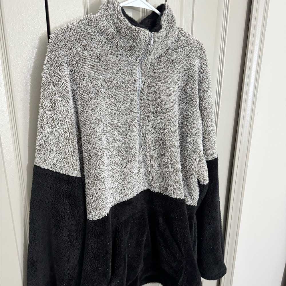 Black and Gray Fleece Pullover